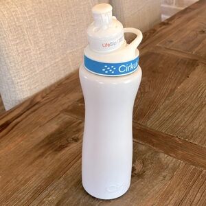 Cirkul Stainless Steel Water bottle, White 22oz